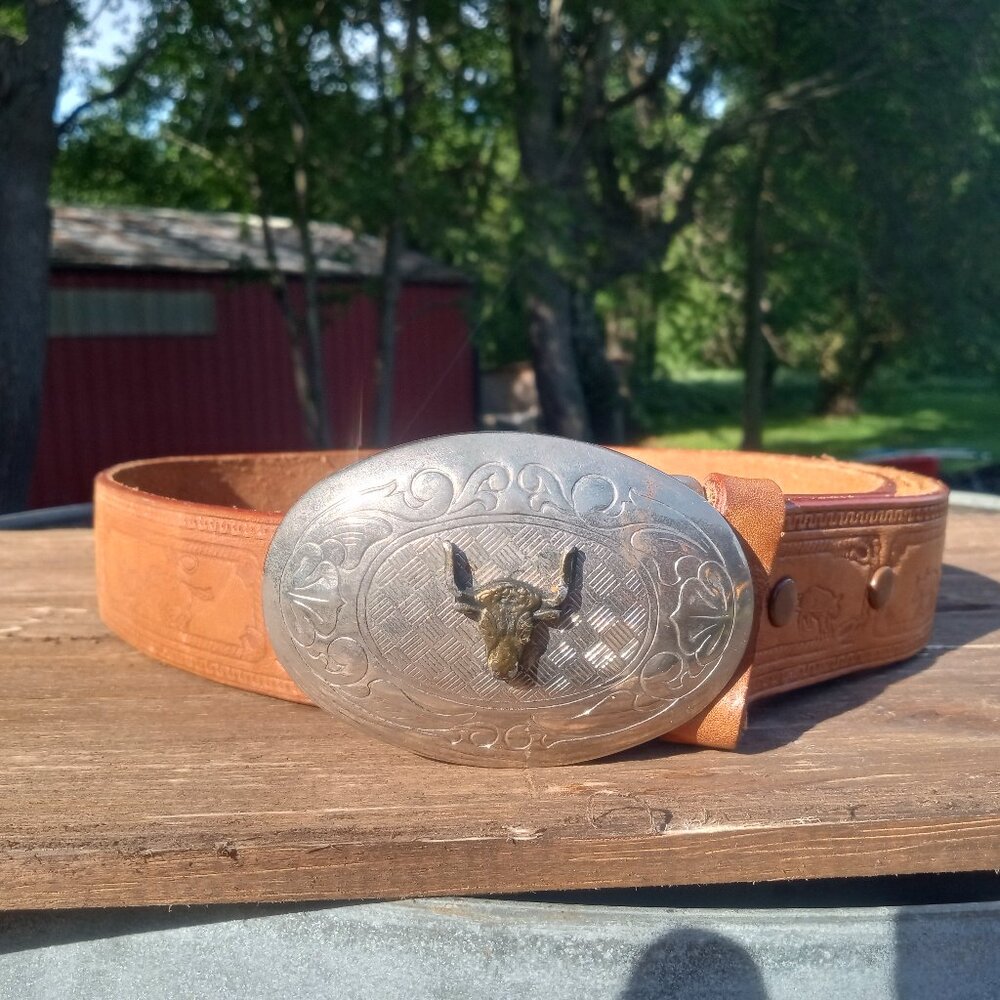Western Steerhide Belt Sz Medium (Fits 31"-35") - Rodeo Cowboy Large Buckle Bull